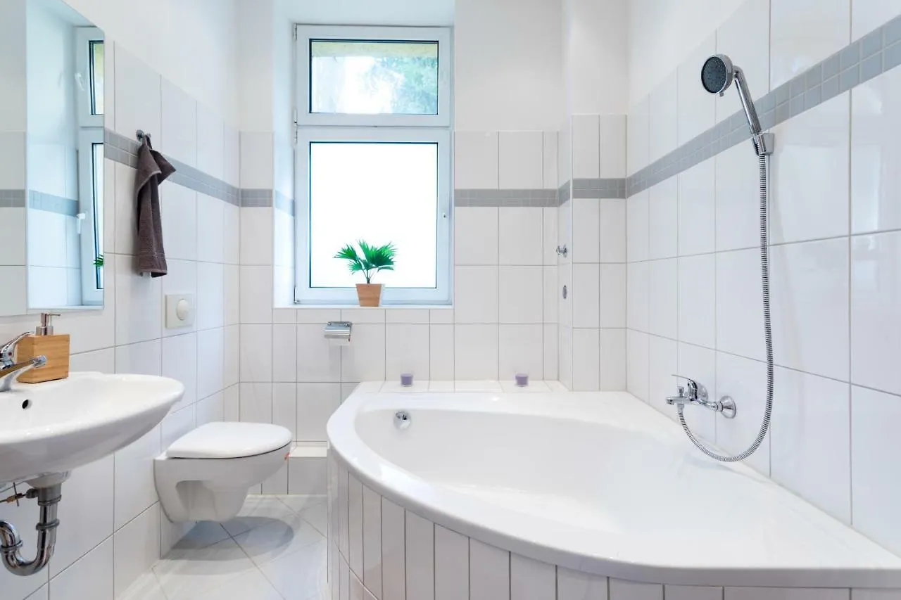 Der Schöne Ernst Berlin 0*,